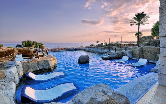 Holiday World Resort 4*