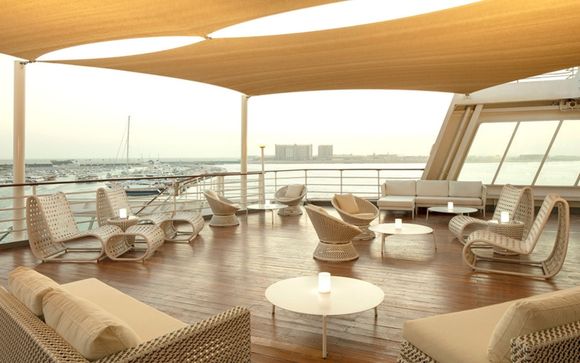 Queen Elizabeth 2 Hotel 4*