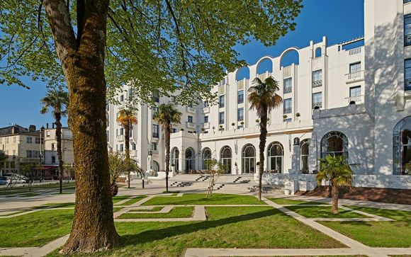 Art Deco Design with 1800m² Spa