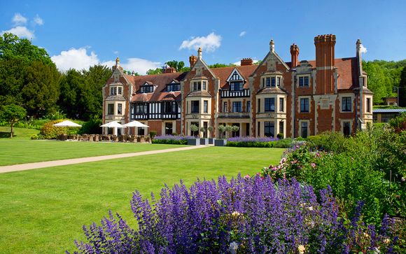 Wood Norton Hotel 4*