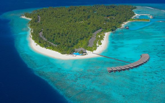 Secluded Villa Retreat Among Turquoise Waters