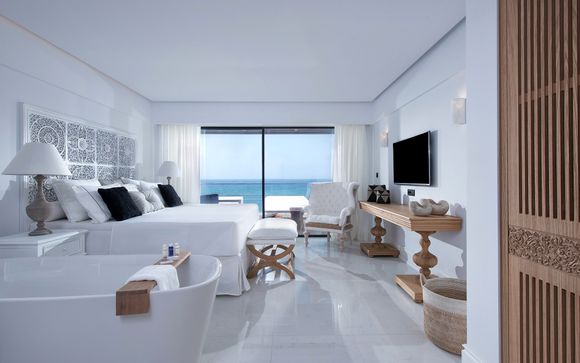 Luxury Collection: Stylish Seafront Property with Magnificent Views