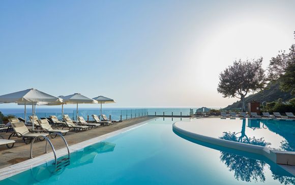 Relax in mezza pensione con vista panoramica sul Mar Ionio