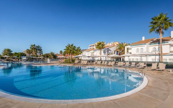 Stile ed eleganza di fronte alla spiaggia con All Inclusive