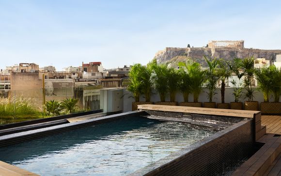 Rooftop con piscina e vista sull'acropoli nel cuore della città