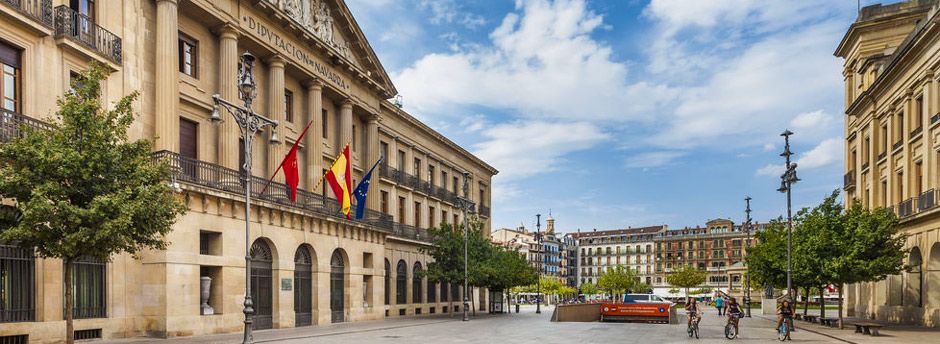Vacanze in famiglia a Pamplona tra meraviglie artistiche e curiosità naturali